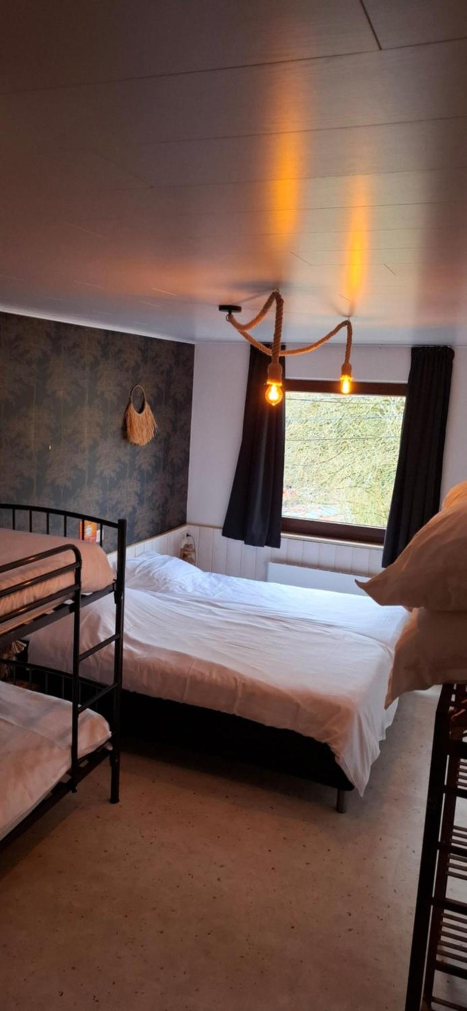 Dikke Vriend , Herberg & Taverne Chiny Exteriör bild